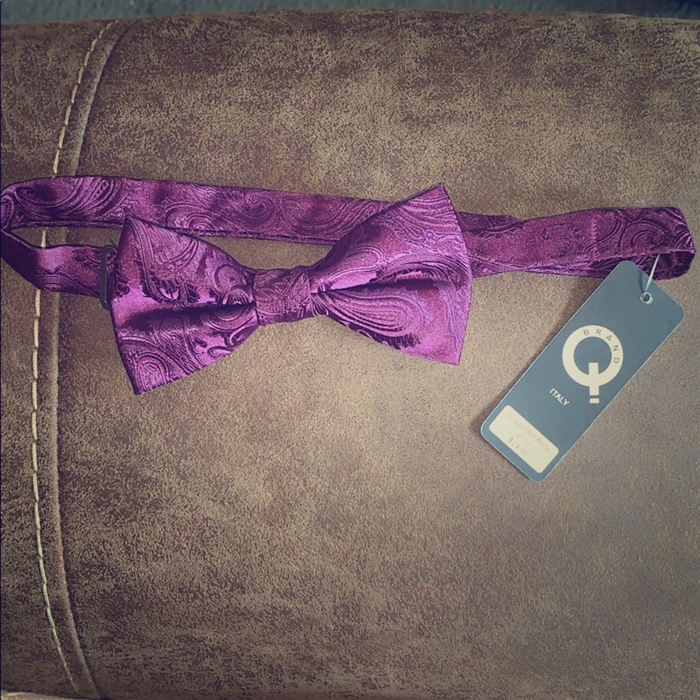 Men’s Purple Paisley Neck Bow Tie New With Tags